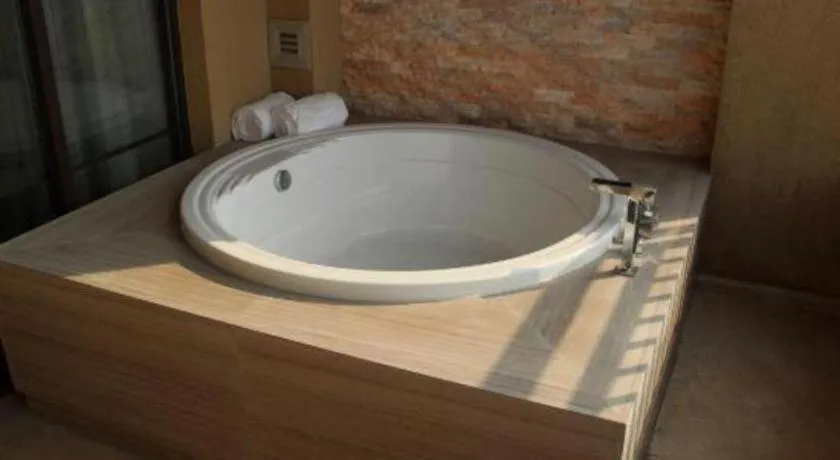 Hainan Yatai Hot Spring Hotel