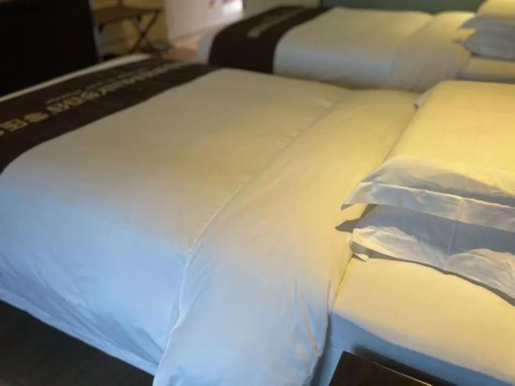 Bed in Hainan Yatai Hot Spring Hotel