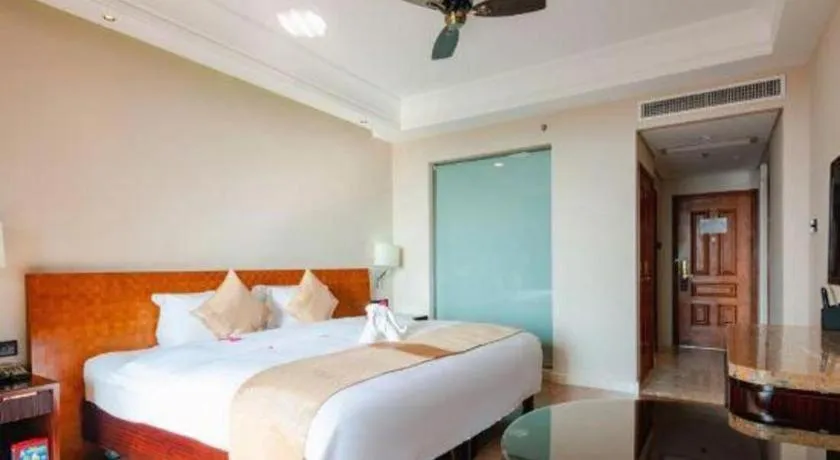 Bed in Hainan Yatai Hot Spring Hotel