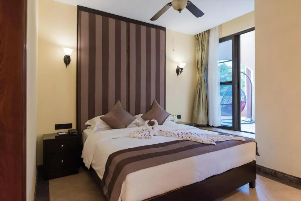 Bed in Hainan Yatai Hot Spring Hotel