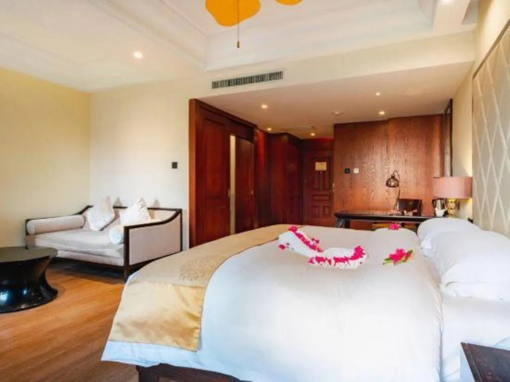 Bed in Hainan Yatai Hot Spring Hotel