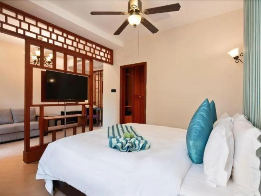 Bed in Hainan Yatai Hot Spring Hotel