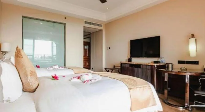 Bed in Hainan Yatai Hot Spring Hotel