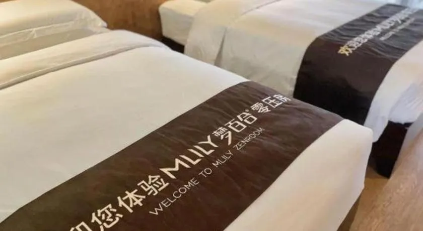 Bed in Hainan Yatai Hot Spring Hotel