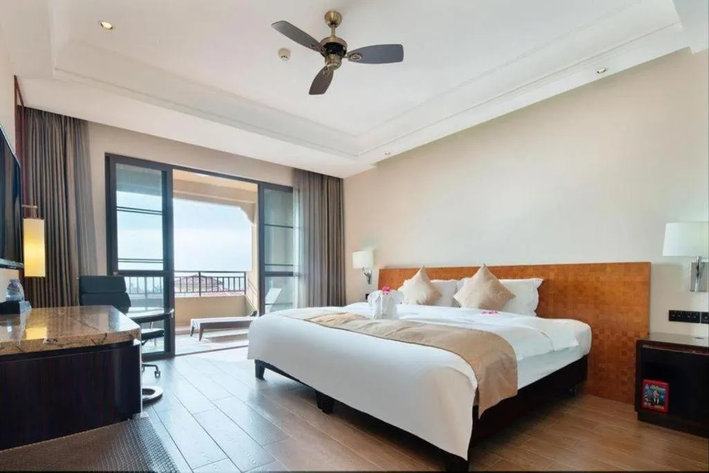 Bed in Hainan Yatai Hot Spring Hotel