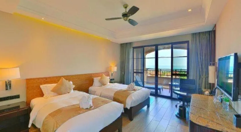 Bed in Hainan Yatai Hot Spring Hotel