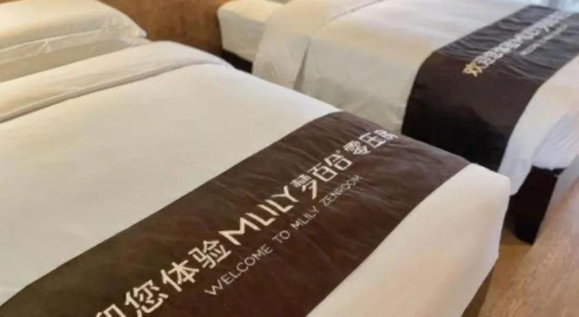 Bed in Hainan Yatai Hot Spring Hotel