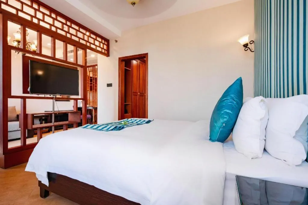 Bed in Hainan Yatai Hot Spring Hotel