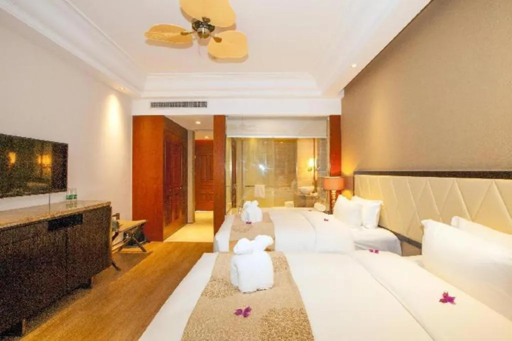 Bed in Hainan Yatai Hot Spring Hotel