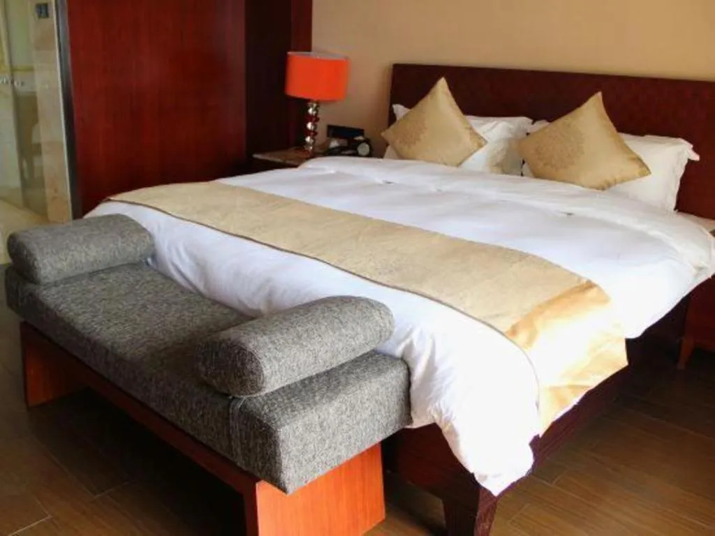 Bed in Hainan Yatai Hot Spring Hotel