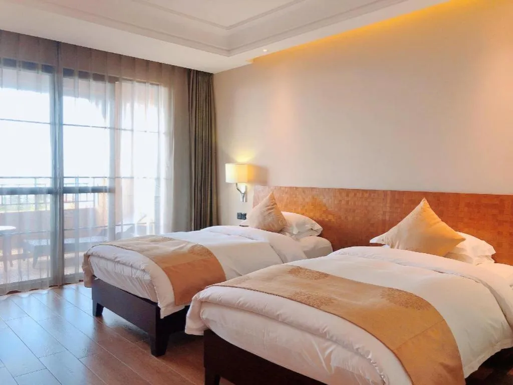 Bed in Hainan Yatai Hot Spring Hotel