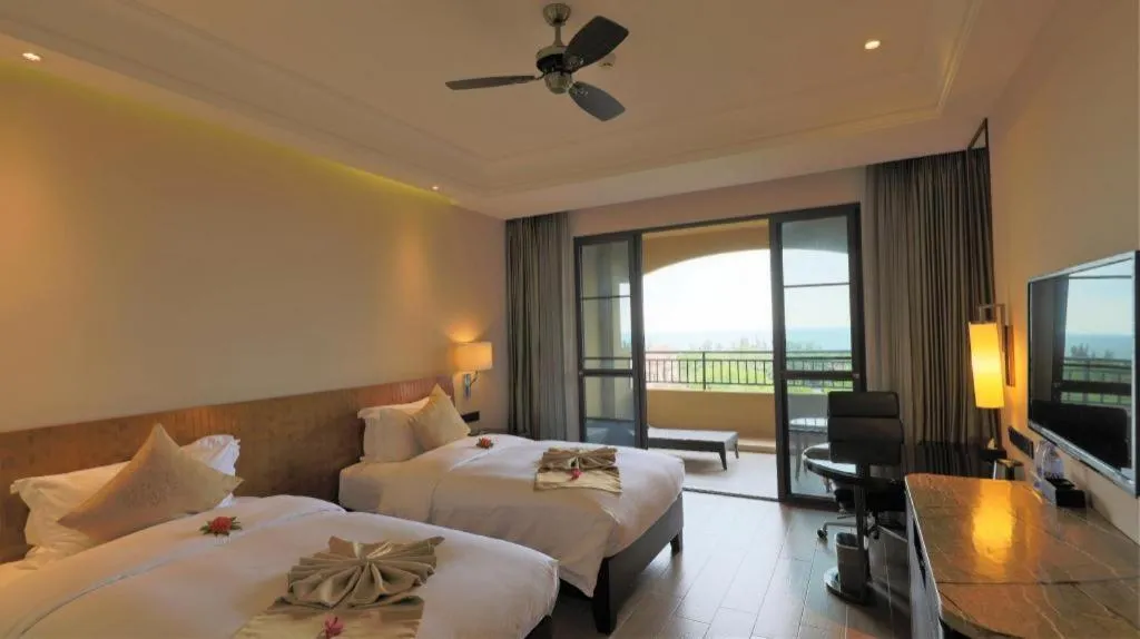 Bed in Hainan Yatai Hot Spring Hotel