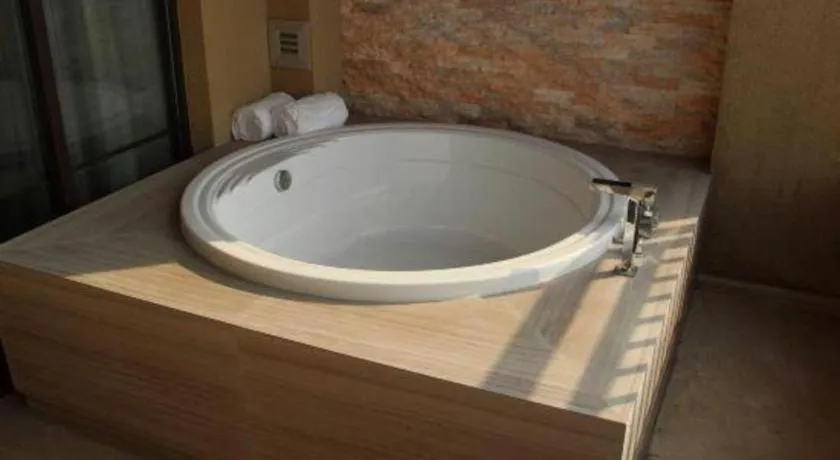 Hainan Yatai Hot Spring Hotel