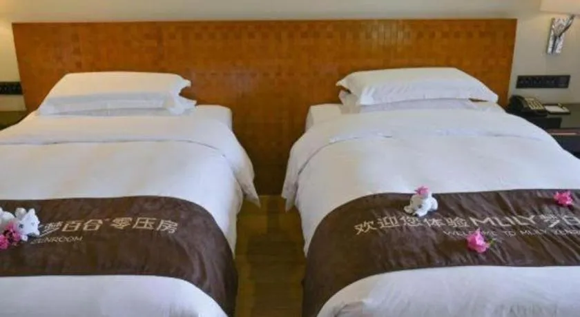 Bed in Hainan Yatai Hot Spring Hotel