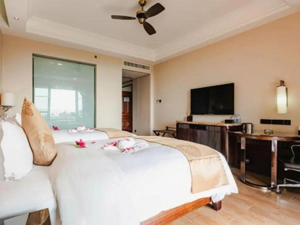 Bed in Hainan Yatai Hot Spring Hotel