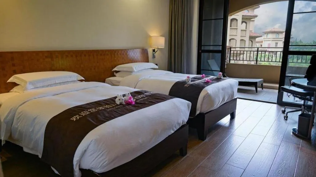 Bed in Hainan Yatai Hot Spring Hotel