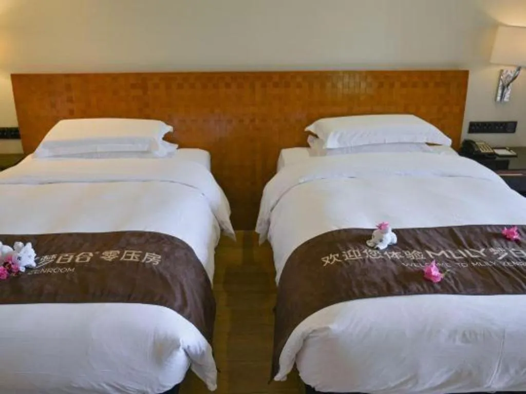 Bed in Hainan Yatai Hot Spring Hotel