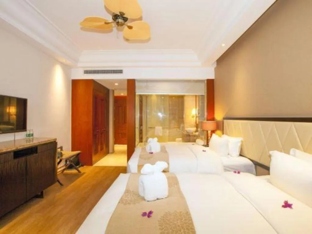 Bed in Hainan Yatai Hot Spring Hotel