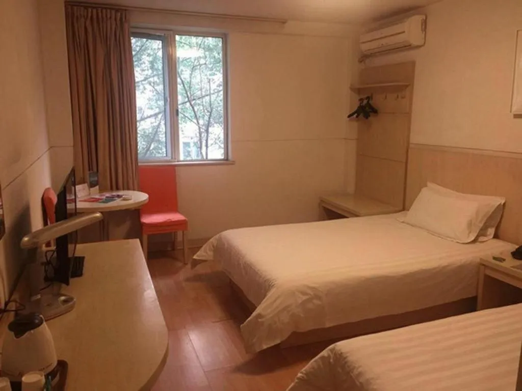 Bed in Jinjiang Inn Caobao Road Subway Station