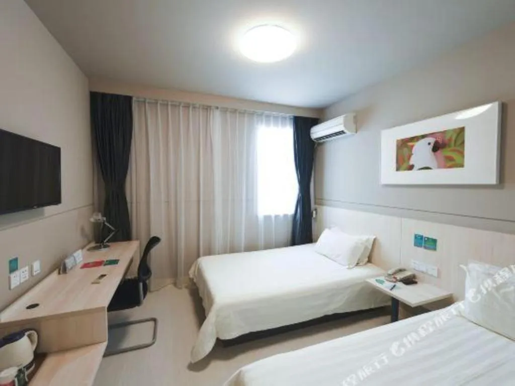 Bed in Jinjiang Inn Caobao Road Subway Station