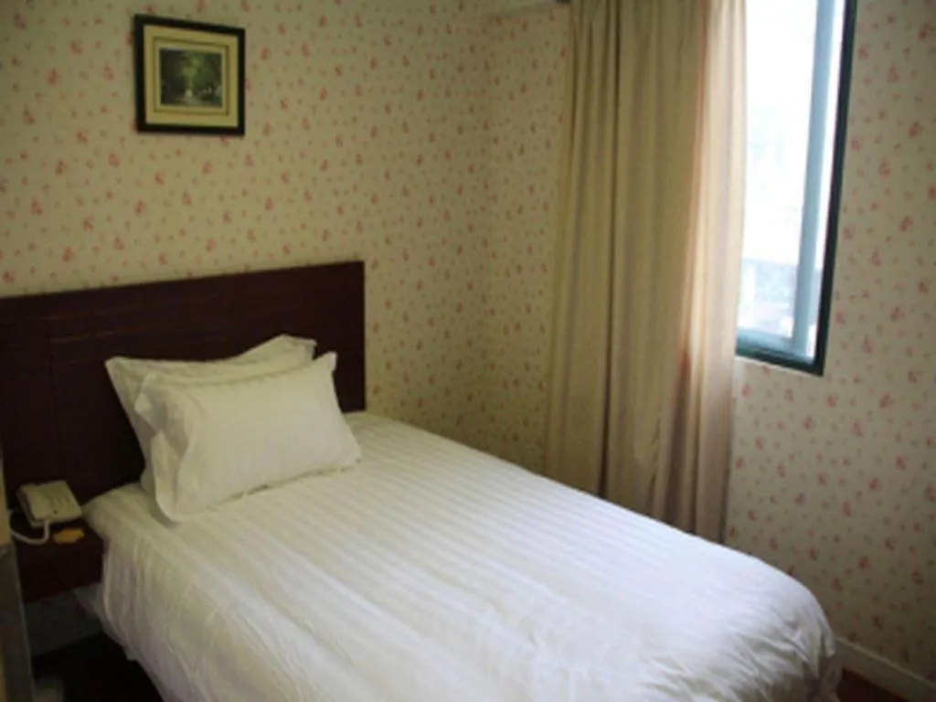 Bed in Jinjiang Inn Shanghai Baoshan Shengqiao