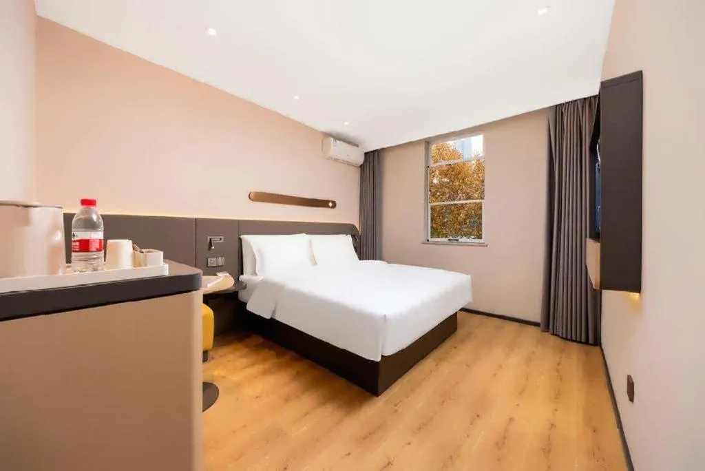 Bed in Jinjiang Inn Henan Museum Hutun Metro Station