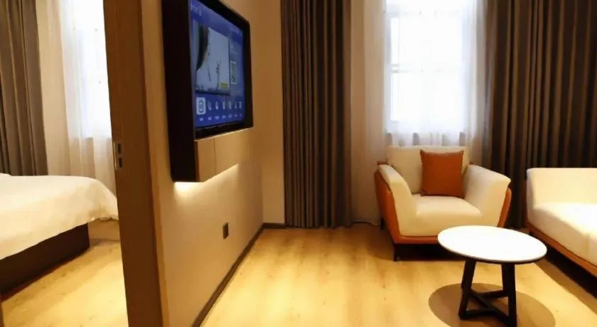 Bed in Jinjiang Inn Henan Museum Hutun Metro Station