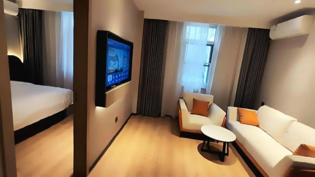 Bed in Jinjiang Inn Henan Museum Hutun Metro Station