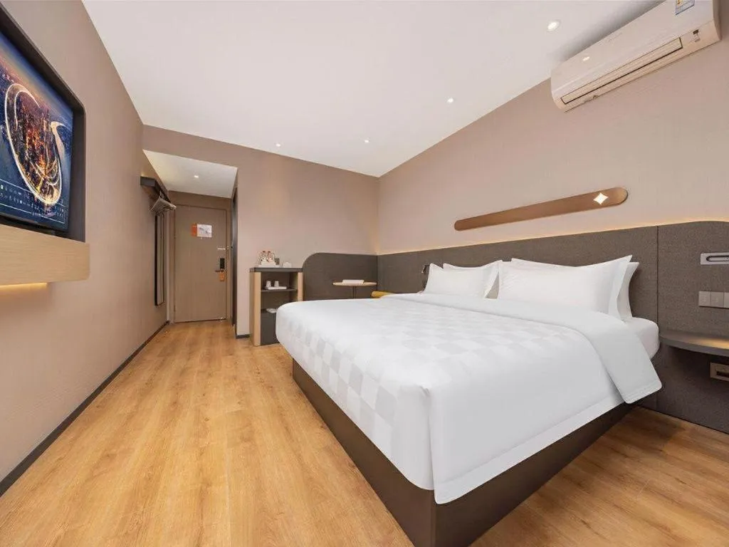 Bed in Jinjiang Inn Henan Museum Hutun Metro Station