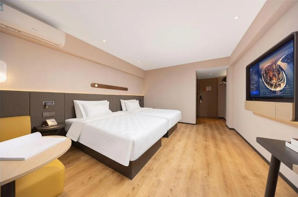 Bed in Jinjiang Inn Henan Museum Hutun Metro Station