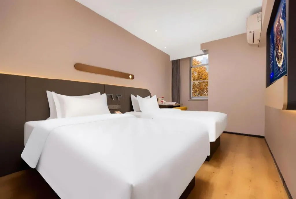 Bed in Jinjiang Inn Henan Museum Hutun Metro Station