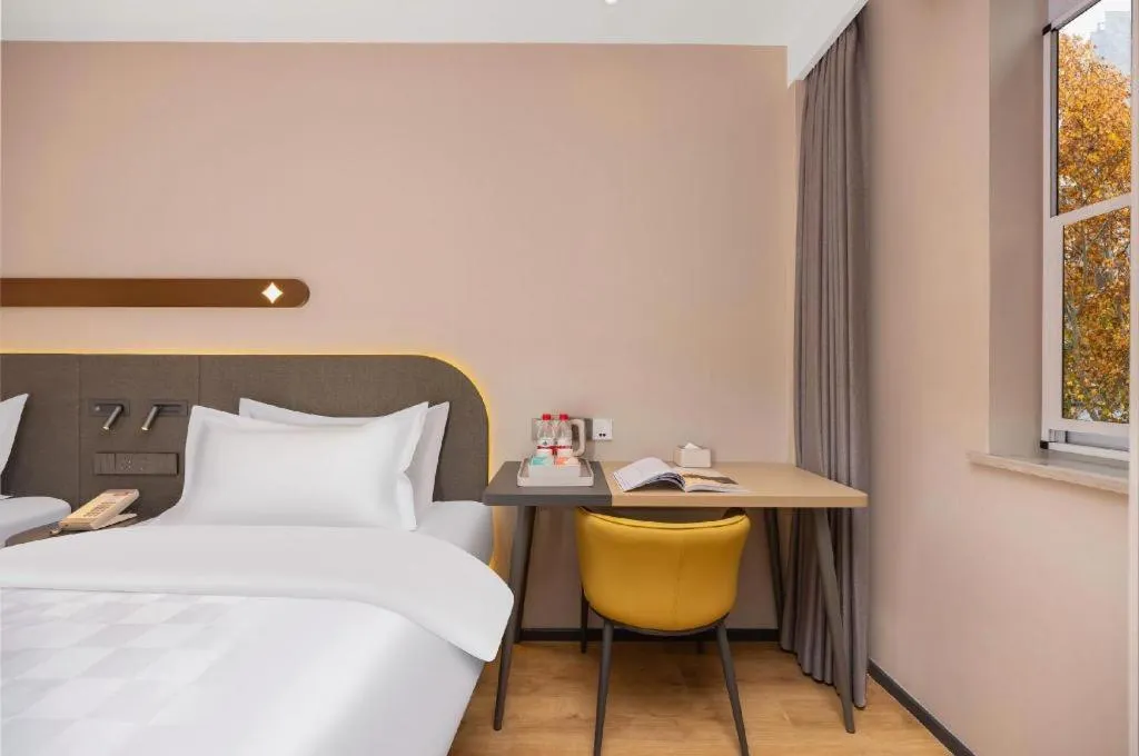 Bed in Jinjiang Inn Henan Museum Hutun Metro Station