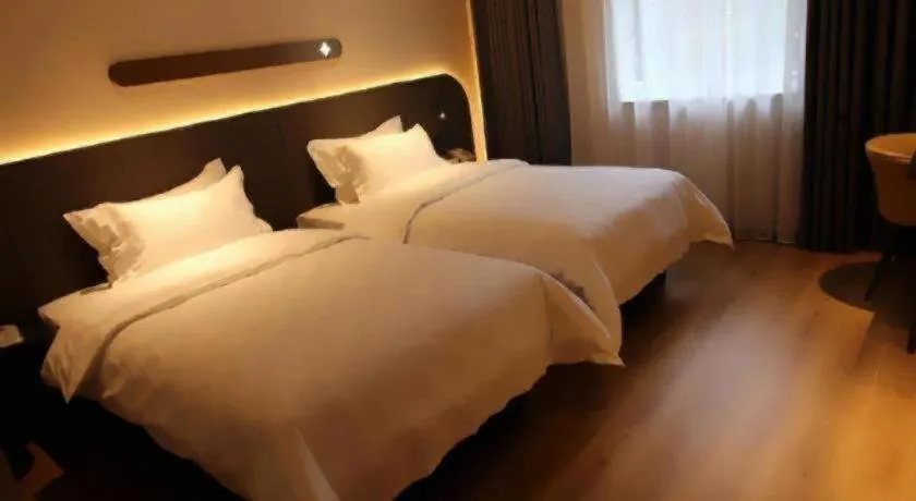 Bed in Jinjiang Inn Henan Museum Hutun Metro Station