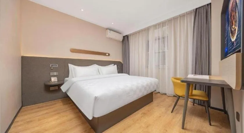 Bed in Jinjiang Inn Henan Museum Hutun Metro Station