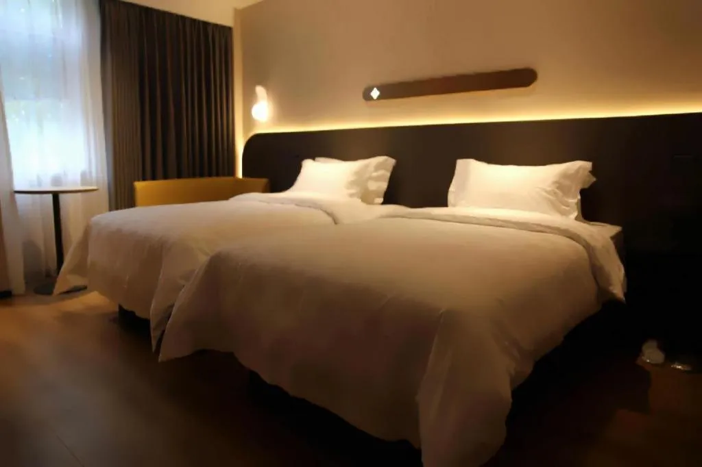 Bed in Jinjiang Inn Henan Museum Hutun Metro Station