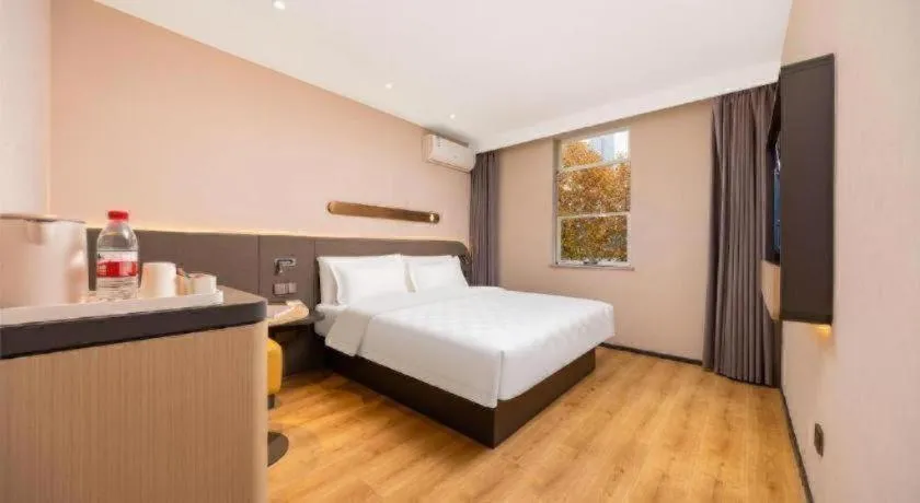 Bed in Jinjiang Inn Henan Museum Hutun Metro Station