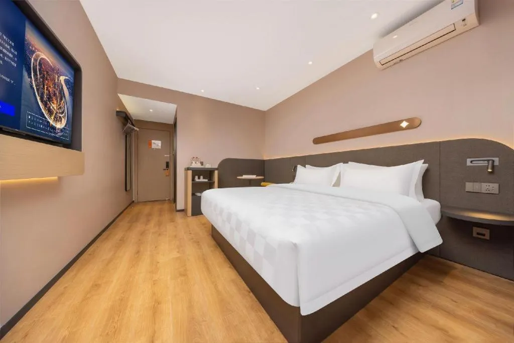 Bed in Jinjiang Inn Henan Museum Hutun Metro Station