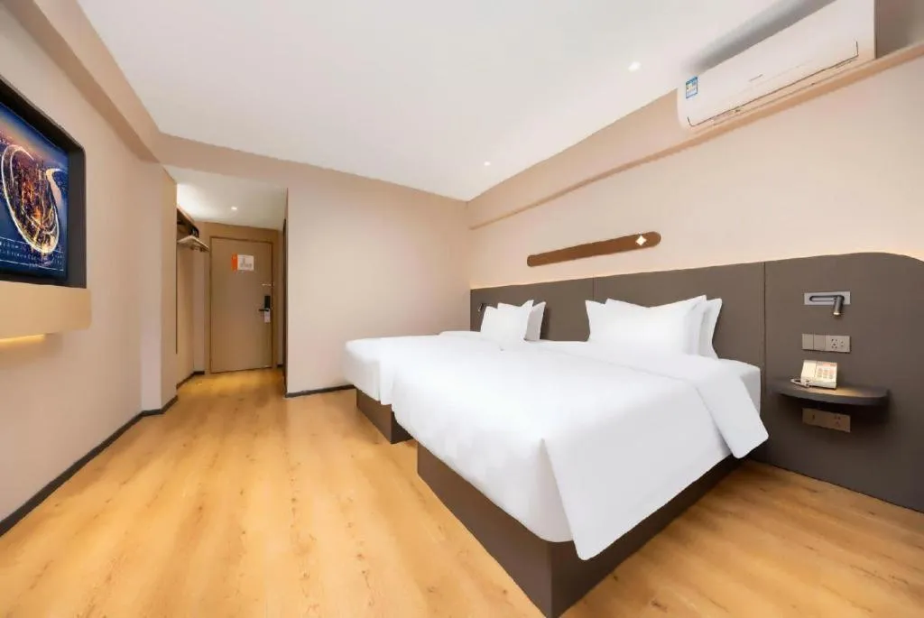 Bed in Jinjiang Inn Henan Museum Hutun Metro Station