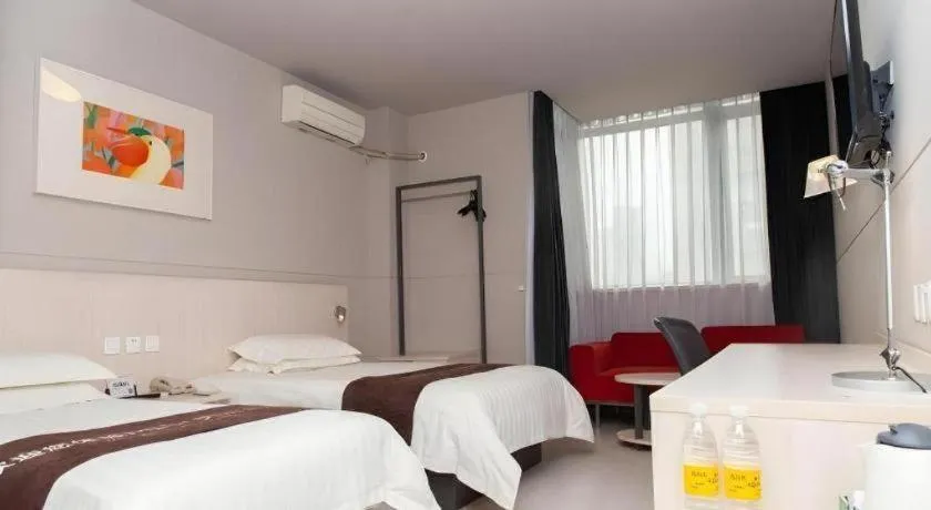 Bed in Jinjiang Inn Changzhou Global Dinosaur City Olympic Center