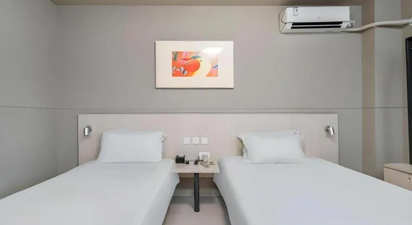 Bed in Jinjiang Inn Changzhou Global Dinosaur City Olympic Center