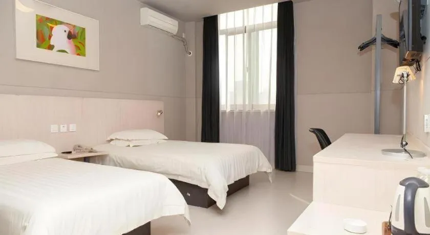 Bed in Jinjiang Inn Changzhou Global Dinosaur City Olympic Center