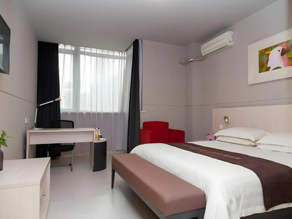 Bed in Jinjiang Inn Changzhou Global Dinosaur City Olympic Center