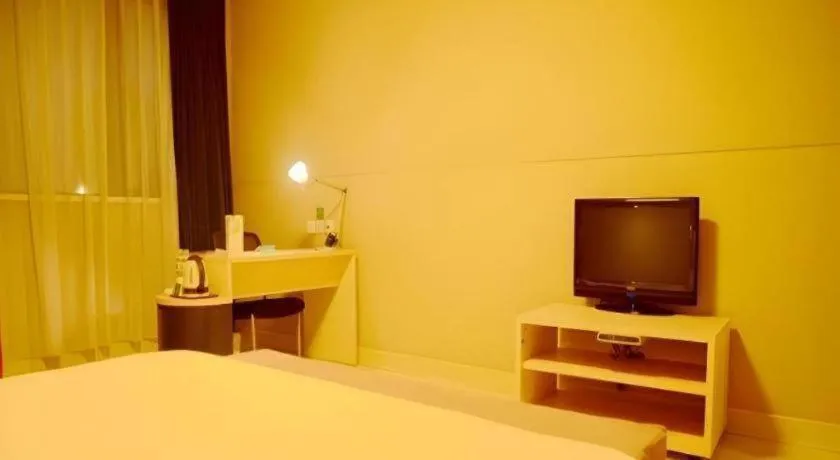 Bed in Jinjiang Inn Changzhou Global Dinosaur City Olympic Center