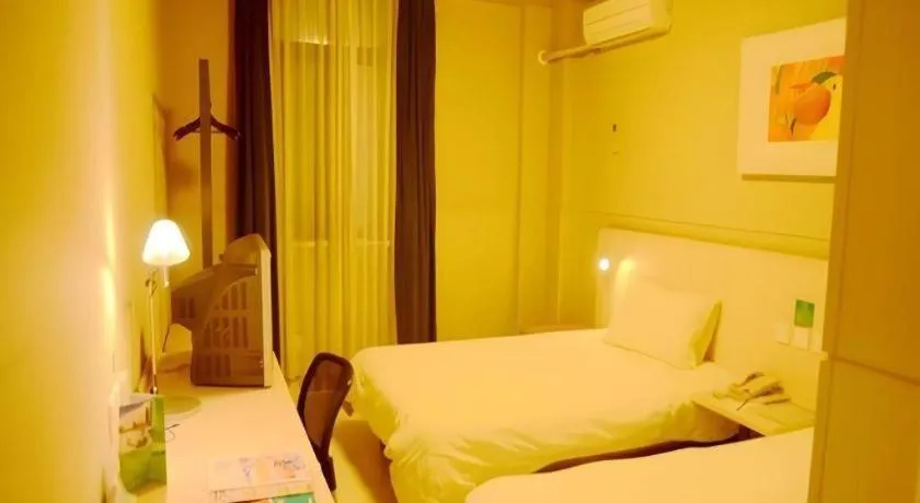 Bed in Jinjiang Inn Changzhou Global Dinosaur City Olympic Center