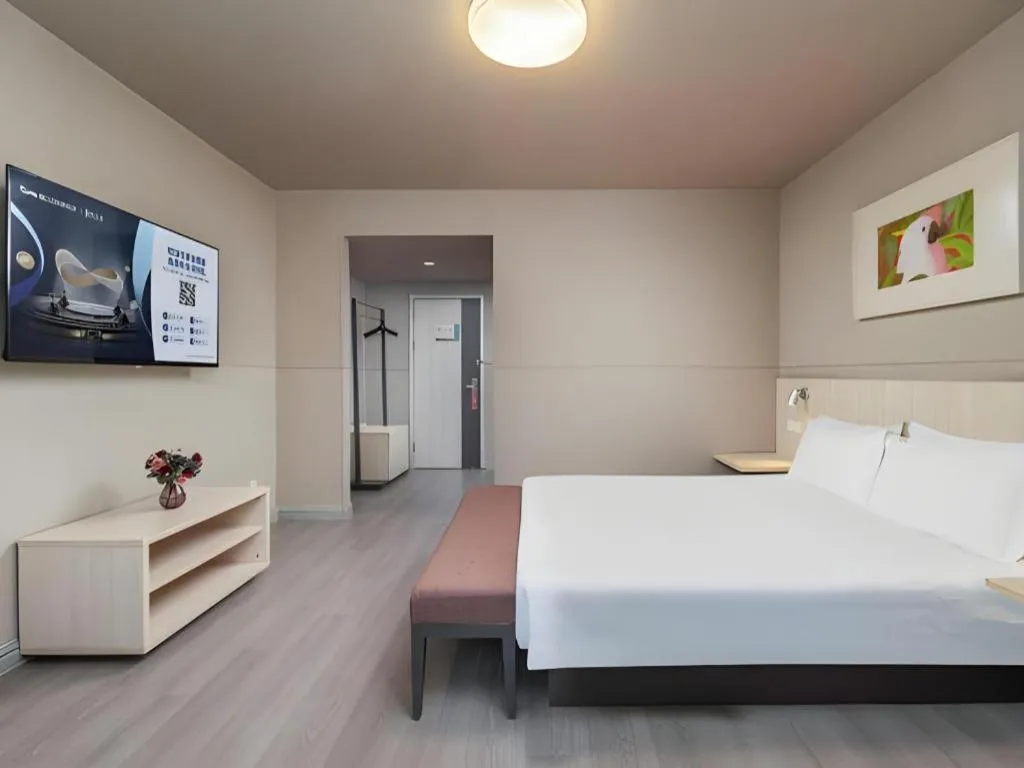 Bed in Jinjiang Inn Changzhou Global Dinosaur City Olympic Center