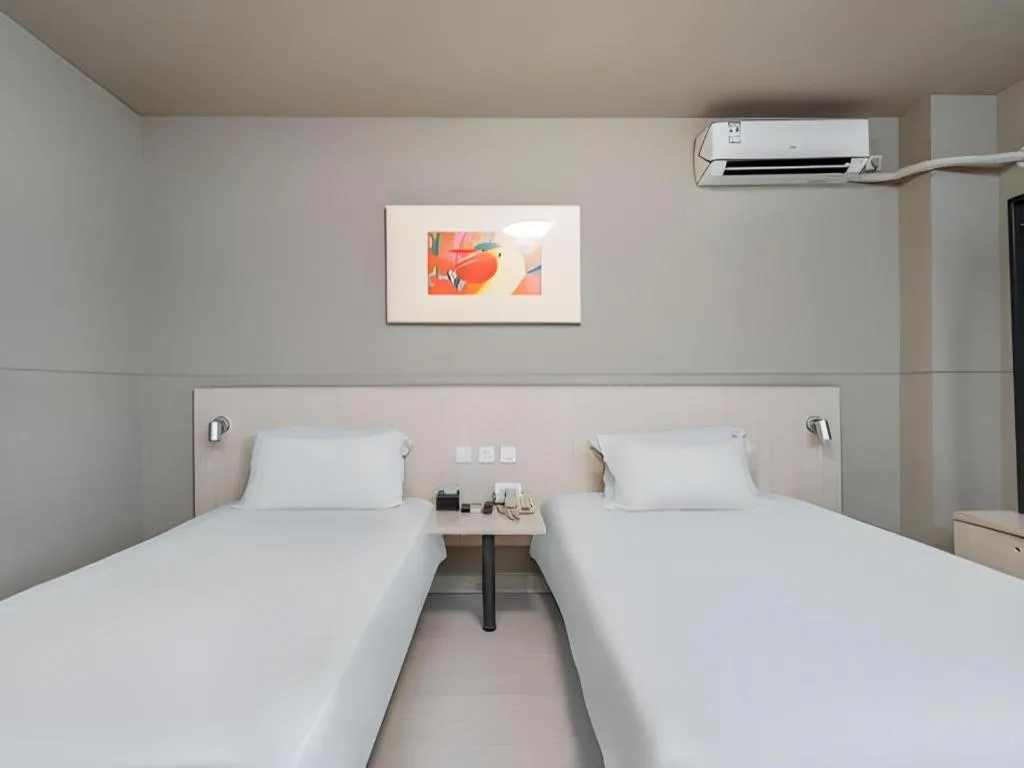 Bed in Jinjiang Inn Changzhou Global Dinosaur City Olympic Center