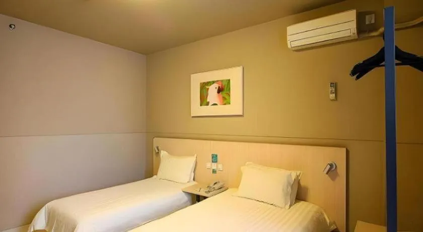 Bed in Jinjiang Inn Changzhou Global Dinosaur City Olympic Center