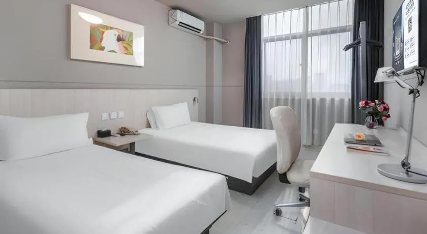 Bed in Jinjiang Inn Changzhou Global Dinosaur City Olympic Center