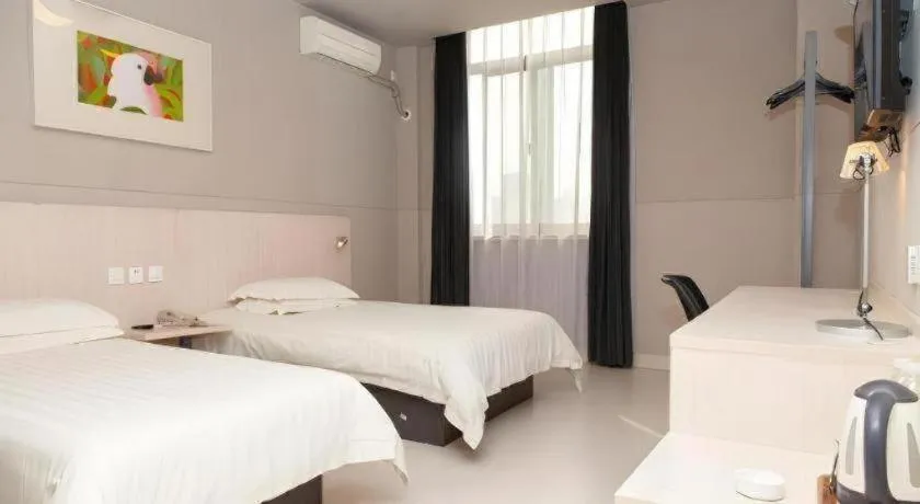Bed in Jinjiang Inn Changzhou Global Dinosaur City Olympic Center