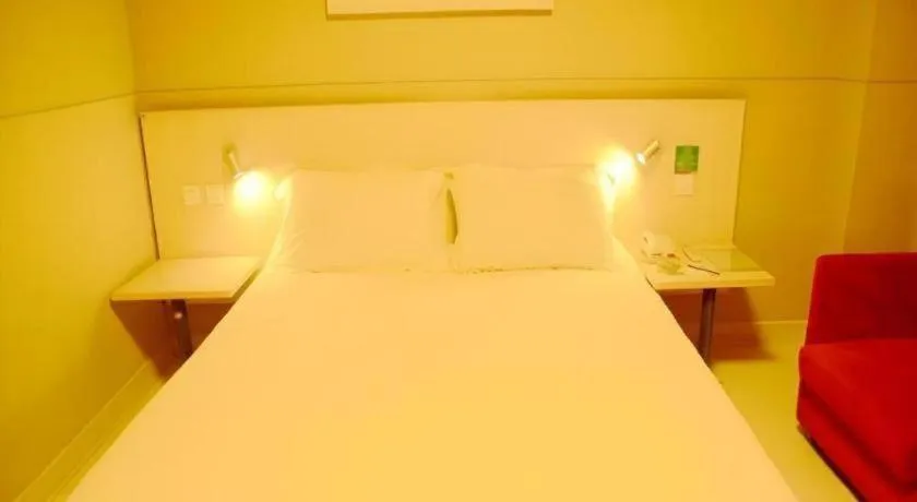 Bed in Jinjiang Inn Changzhou Global Dinosaur City Olympic Center